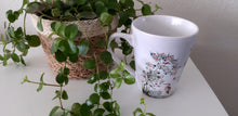 Afbeelding in Gallery-weergave laden, Mok met Bloemen en Vogels