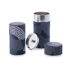 Afbeelding in Gallery-weergave laden, Bestel Theeblikje – Nobu – ca. 100 gram losse thee online bij Earl Orange.com