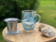 Afbeelding in Gallery-weergave laden, Glazen theemok met dubbelwandig glas en RVS theezeef – The Great Wave
